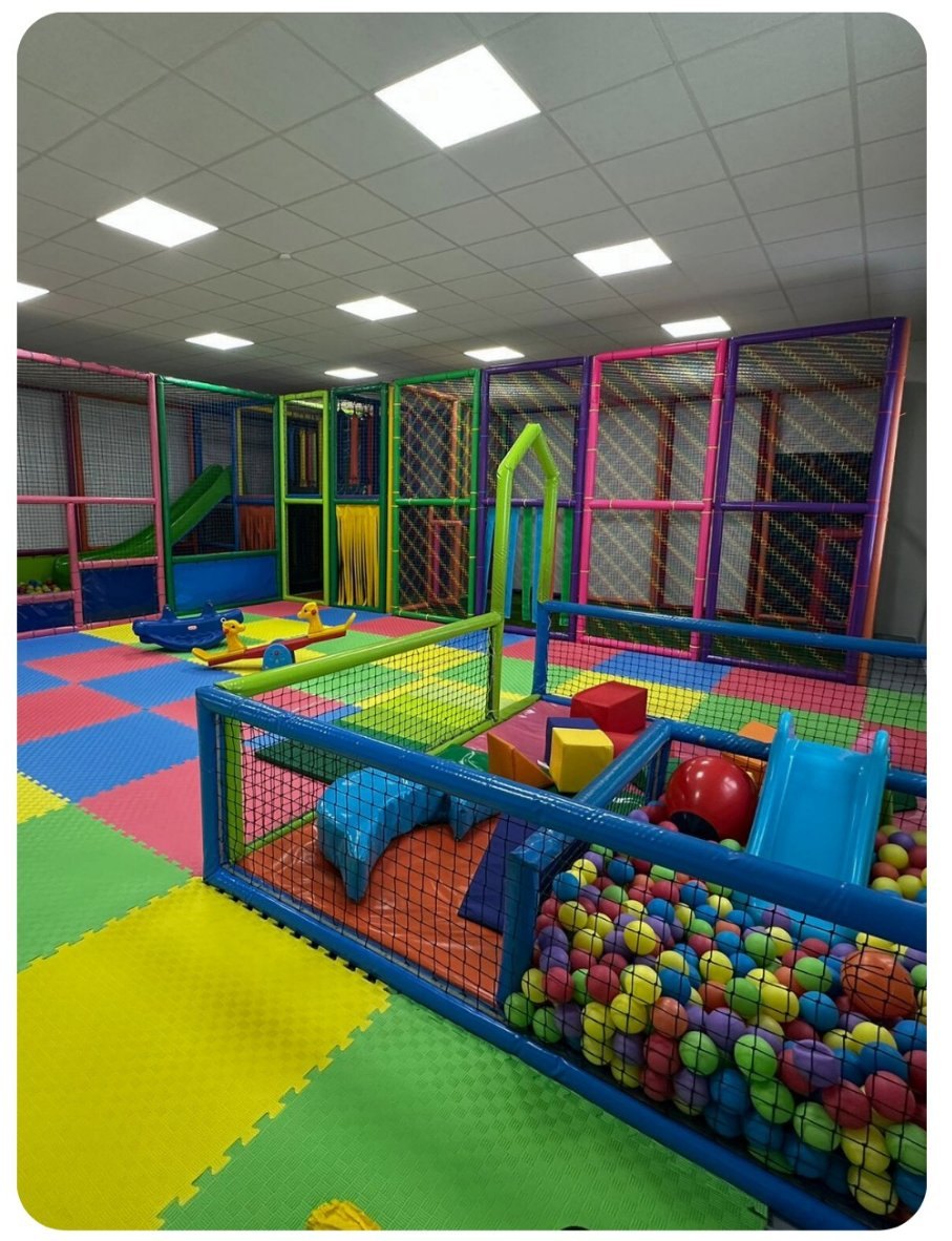 Instalaciones de MerinoPark Jédula — zona de juegos para niños y celebraciones en Cádiz